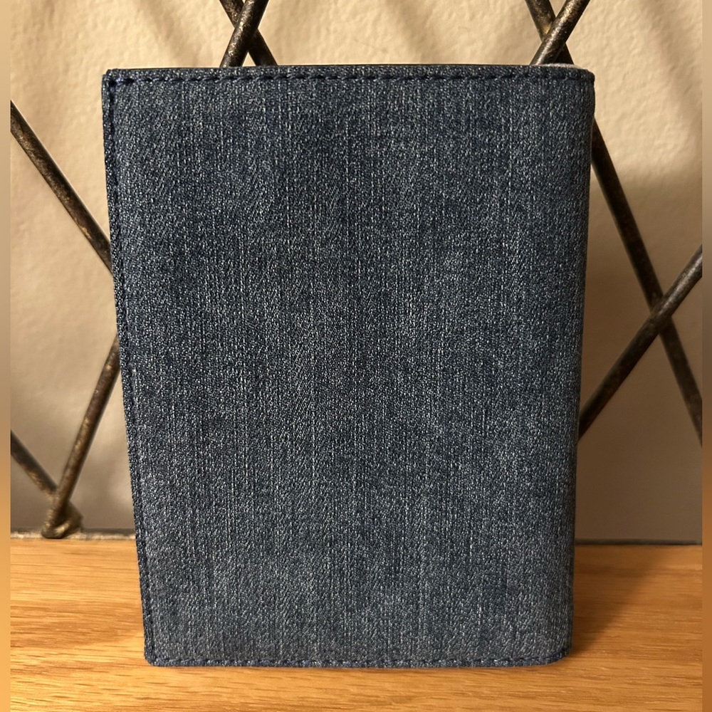 Michael Kors Jet Set Passport Wallet - Picture 2 of 5